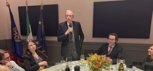 Incontro con ON. PIERO FASSINO, tema della serata “In un mondo alle prese con le sfide del nuovo secolo”.