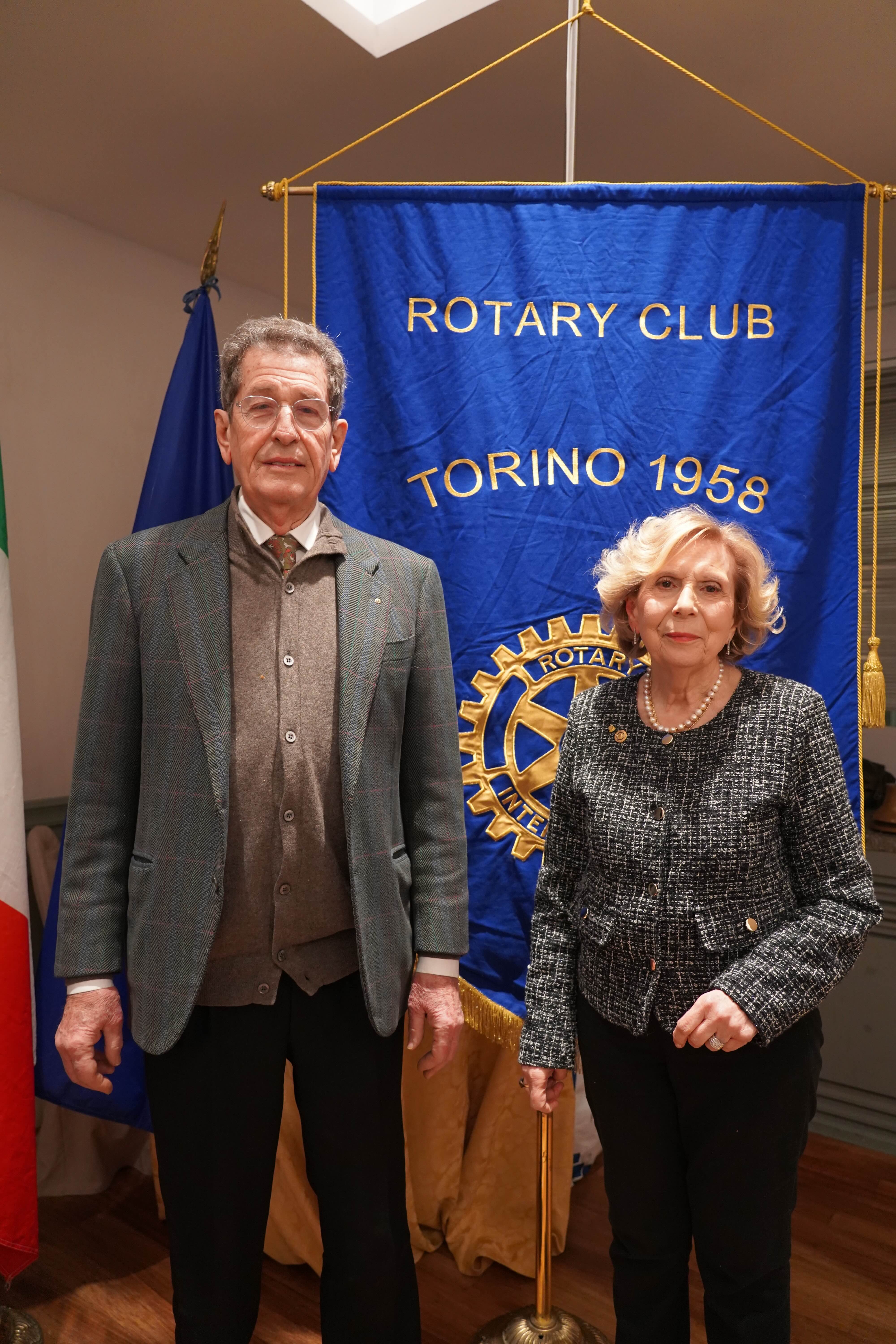 Un mondo oltre la coda. Una serata sui cani e sull’assistenza alle persone